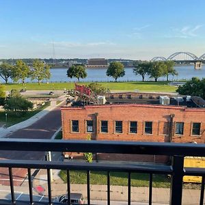 River Front Luxury Furnished Studio Downtown Qc Davenport Exterior photo