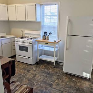 Moline 1 Bedroom Near Taxslayer And Downtown Exterior photo
